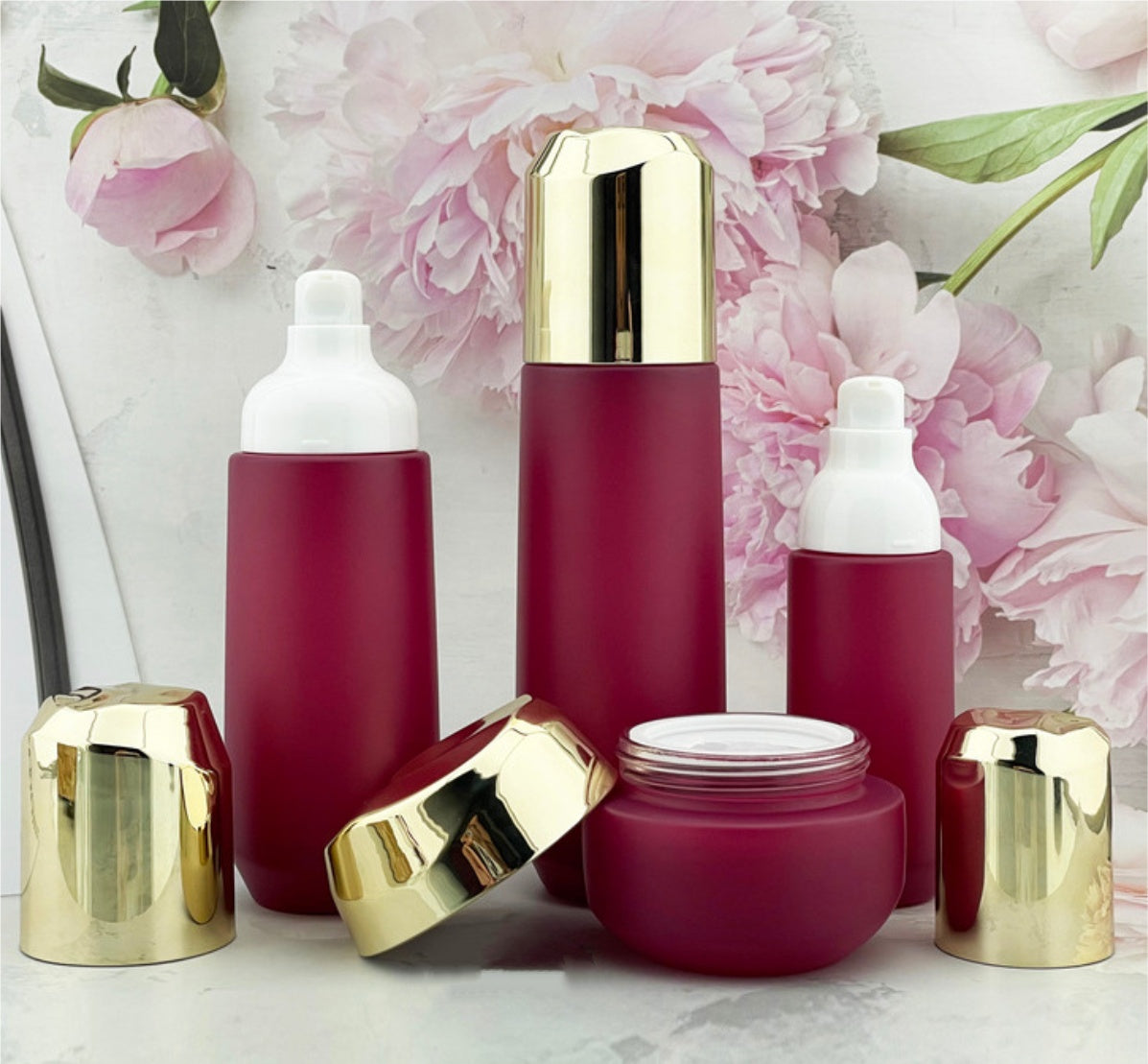 New style luxury rose red round glass lotion pump bottle cosmetic cream jar with screw lid wholesale 