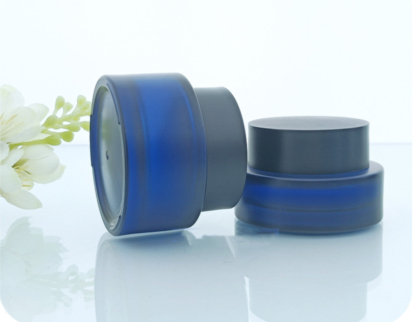 Luxury 30g 50g 30ml 50ml 100ml 120ml 150ml empty round lotion skincare pump packaging cosmetic bottle glass jars and bottles