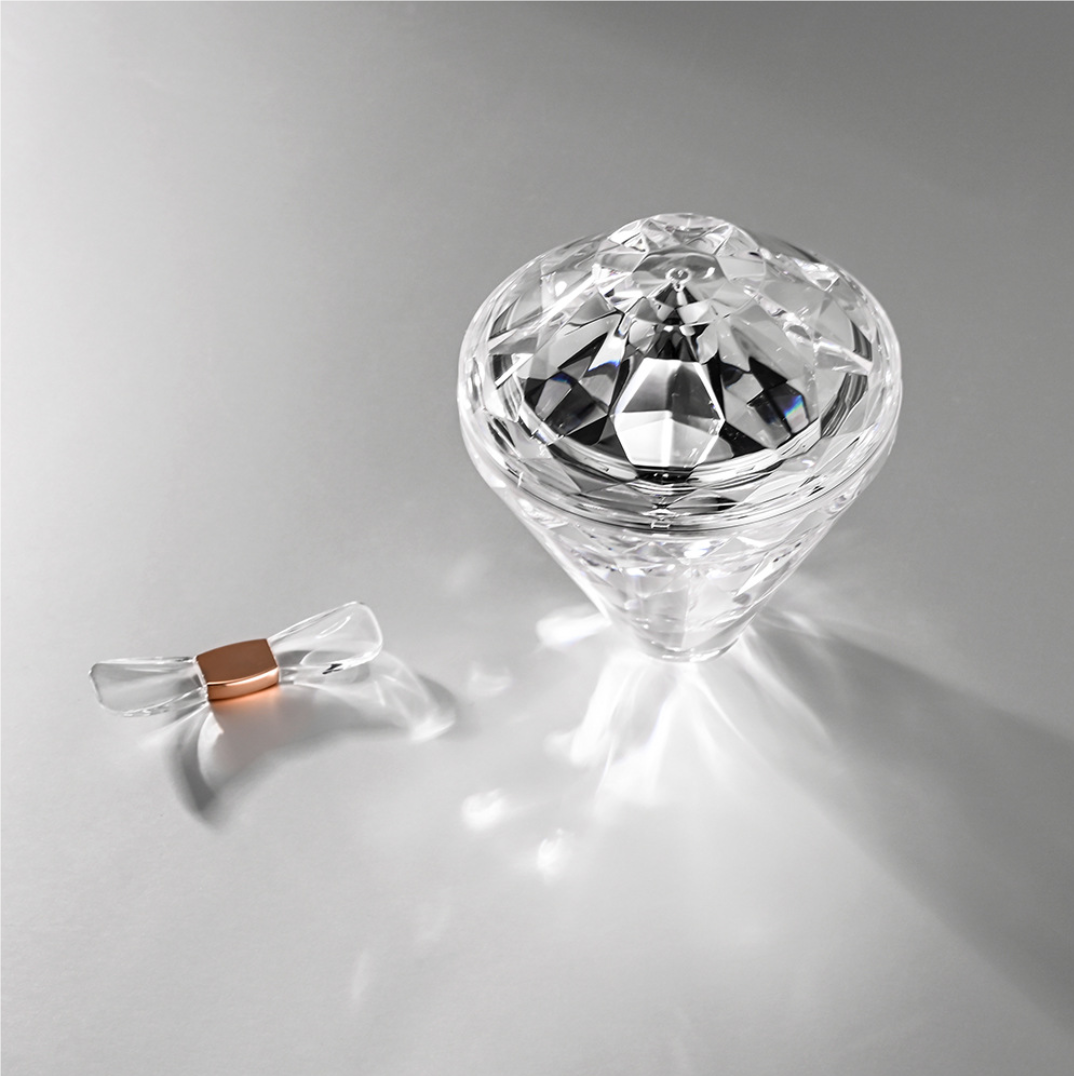 new style cone shape cosmetic plastic acrylic diamond cosmetic cream jar with lid wholesale