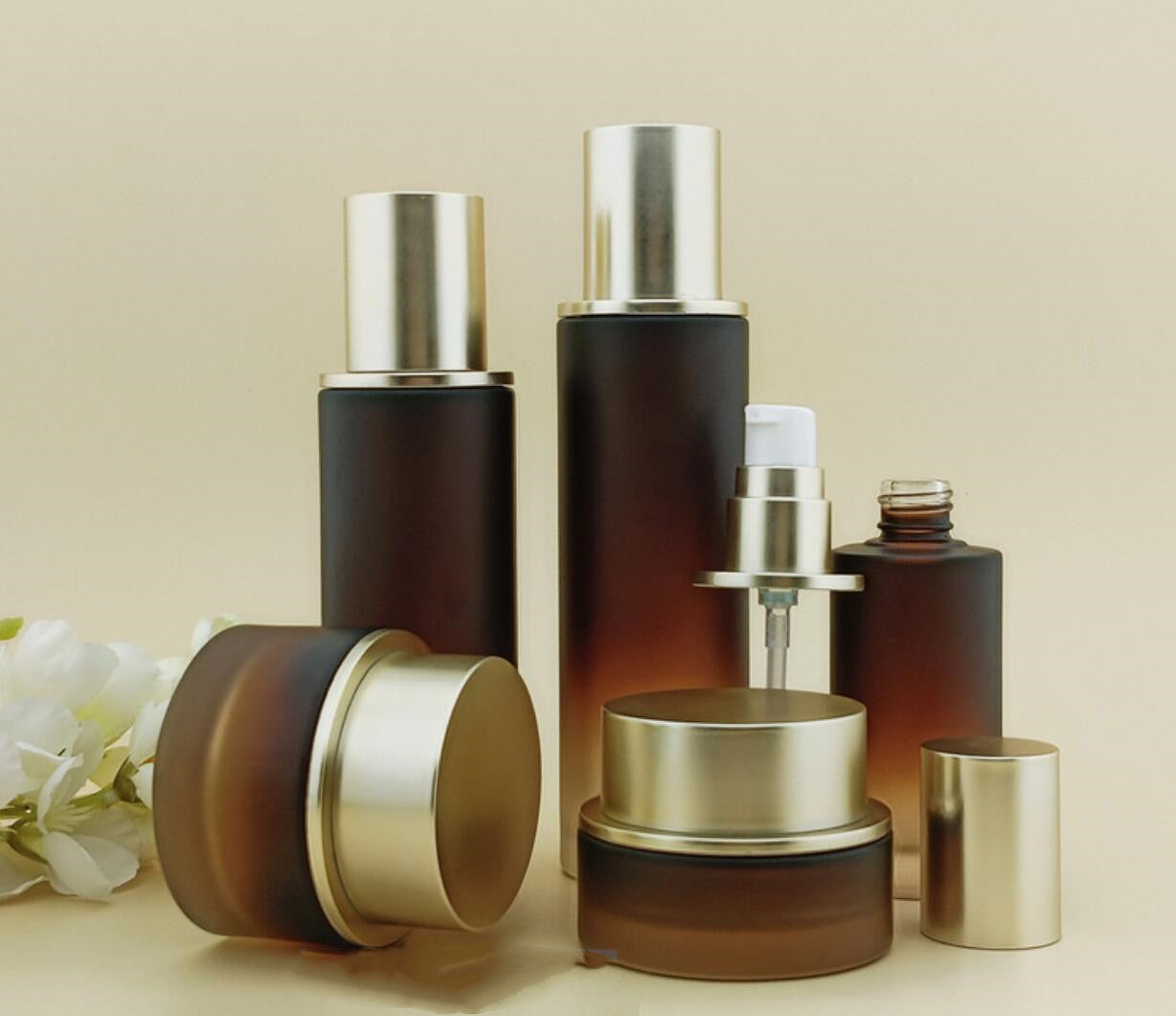 2024 new style high quality luxury cosmetic amber glass bottles cosmetic package wholesale