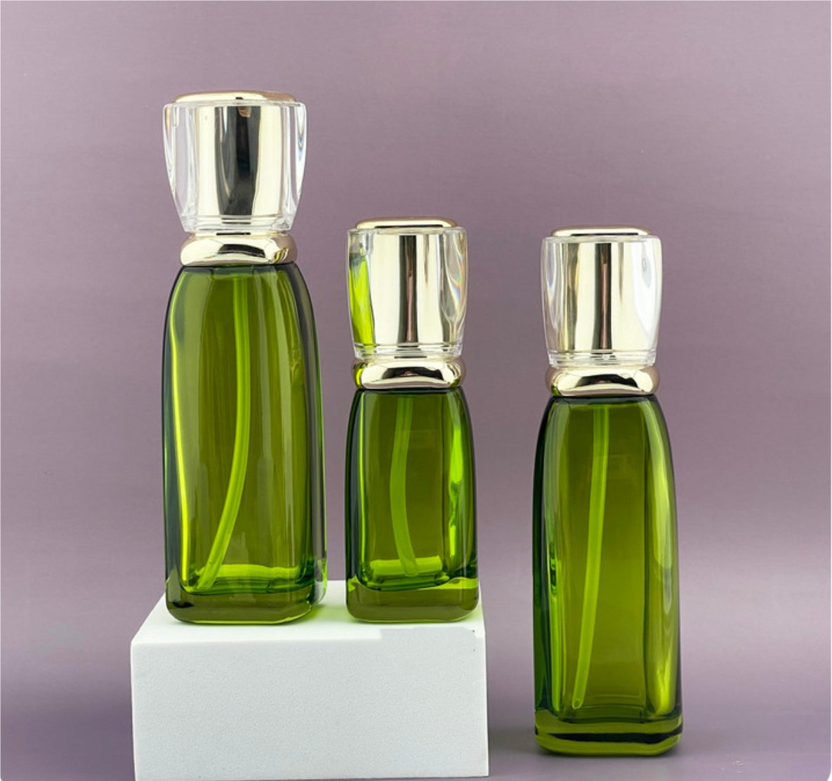 high quality luxury new style empty cosmetic green&nbsp; glass lotion bottles with press pump cosmetic bottles set skin care package&nbsp;