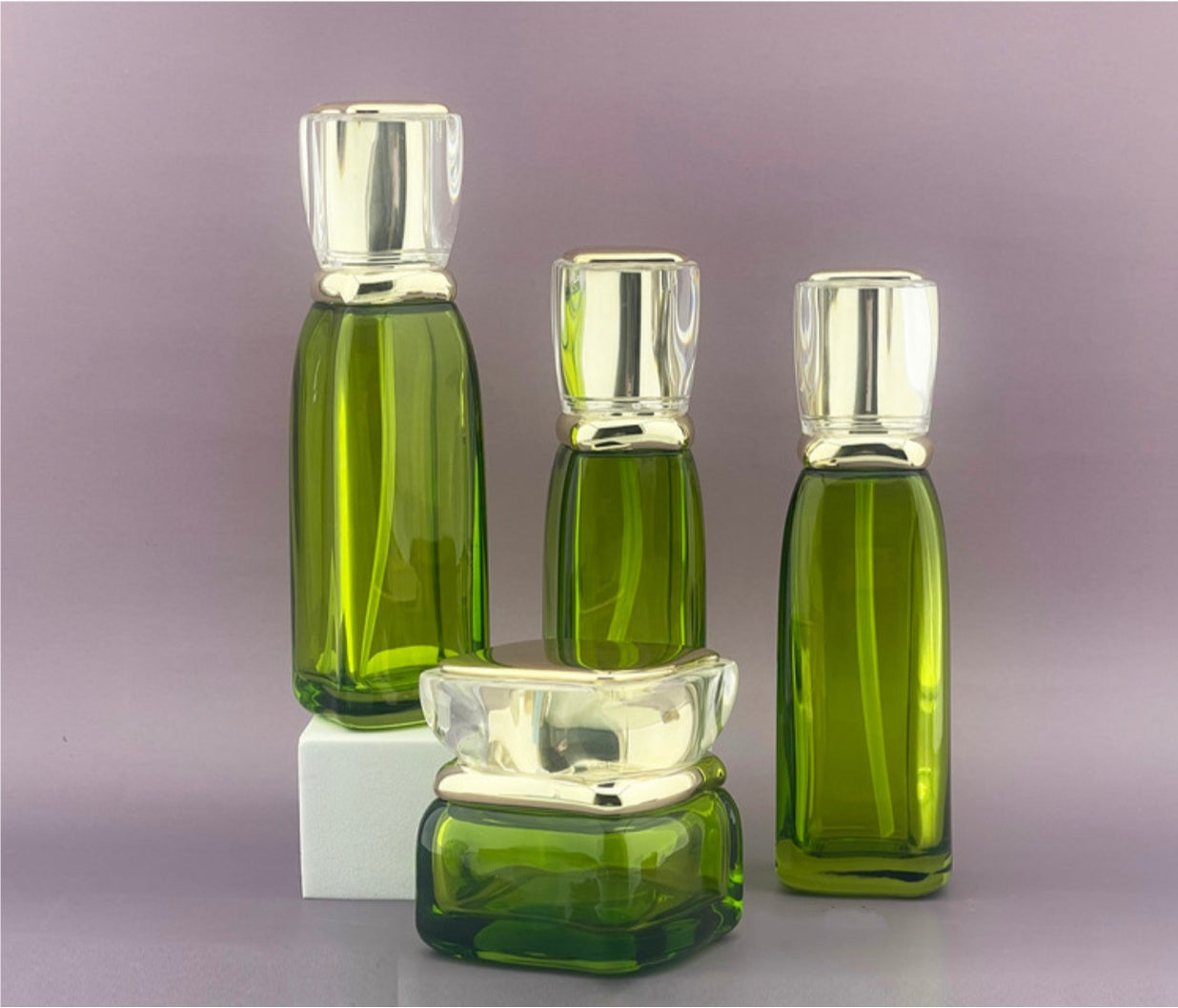 high quality luxury new style empty cosmetic green&nbsp; glass lotion bottles with press pump cosmetic bottles set skin care package&nbsp;