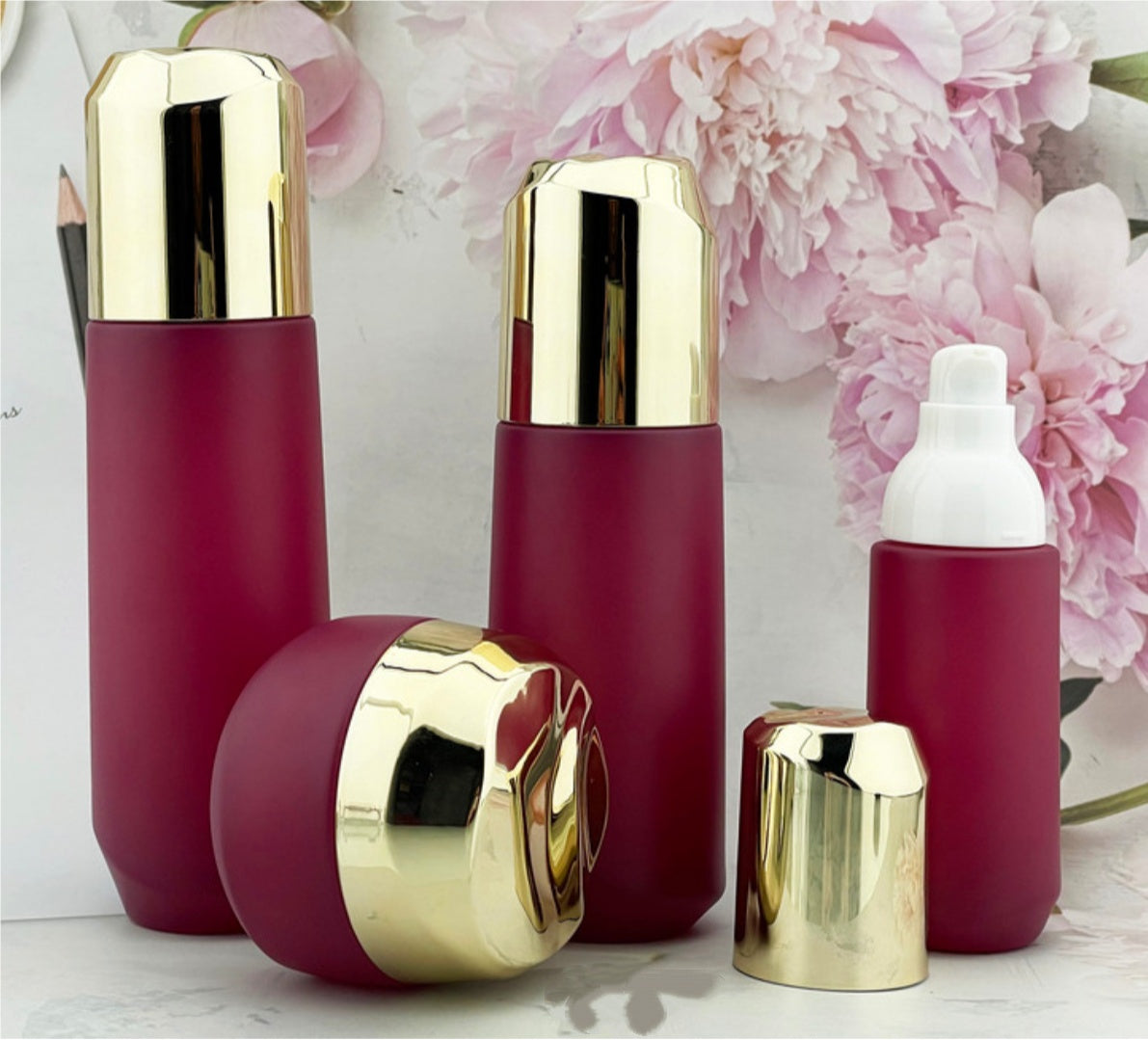 New style luxury rose red round glass lotion pump bottle cosmetic cream jar with screw lid wholesale&nbsp;