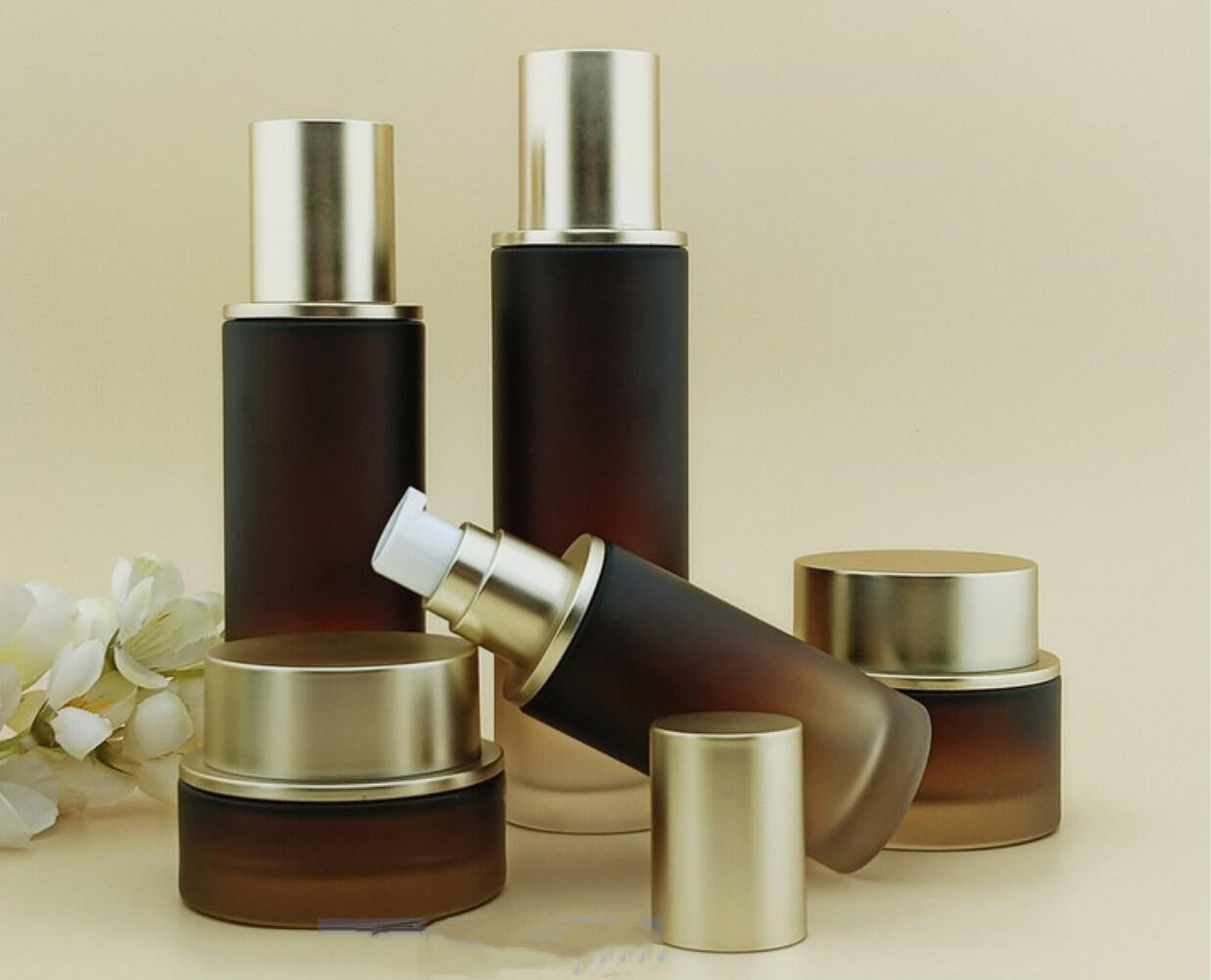 2024 new style high quality luxury cosmetic amber glass bottles cosmetic package wholesale