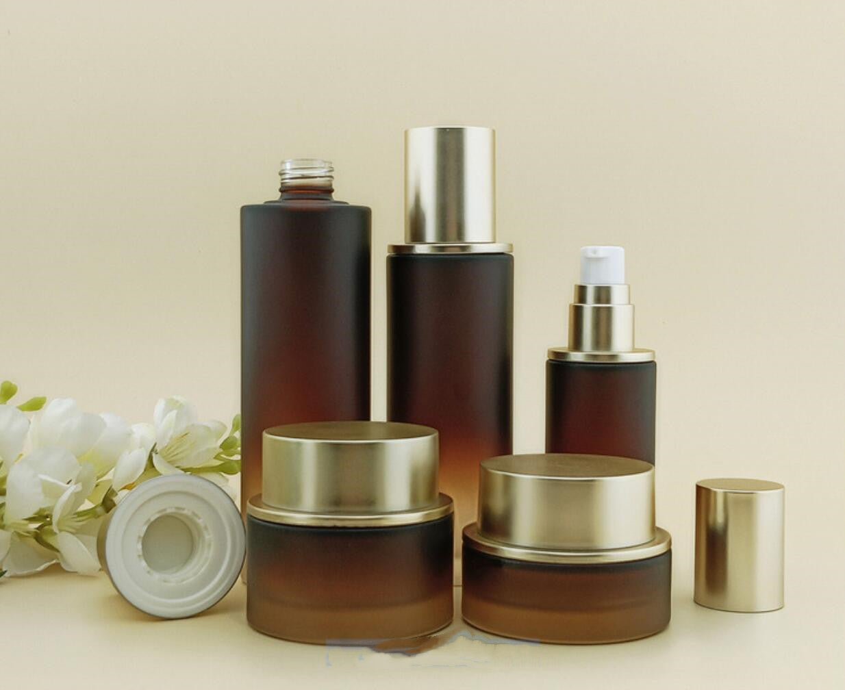 2024 new style high quality luxury cosmetic amber glass bottles cosmetic package wholesale
