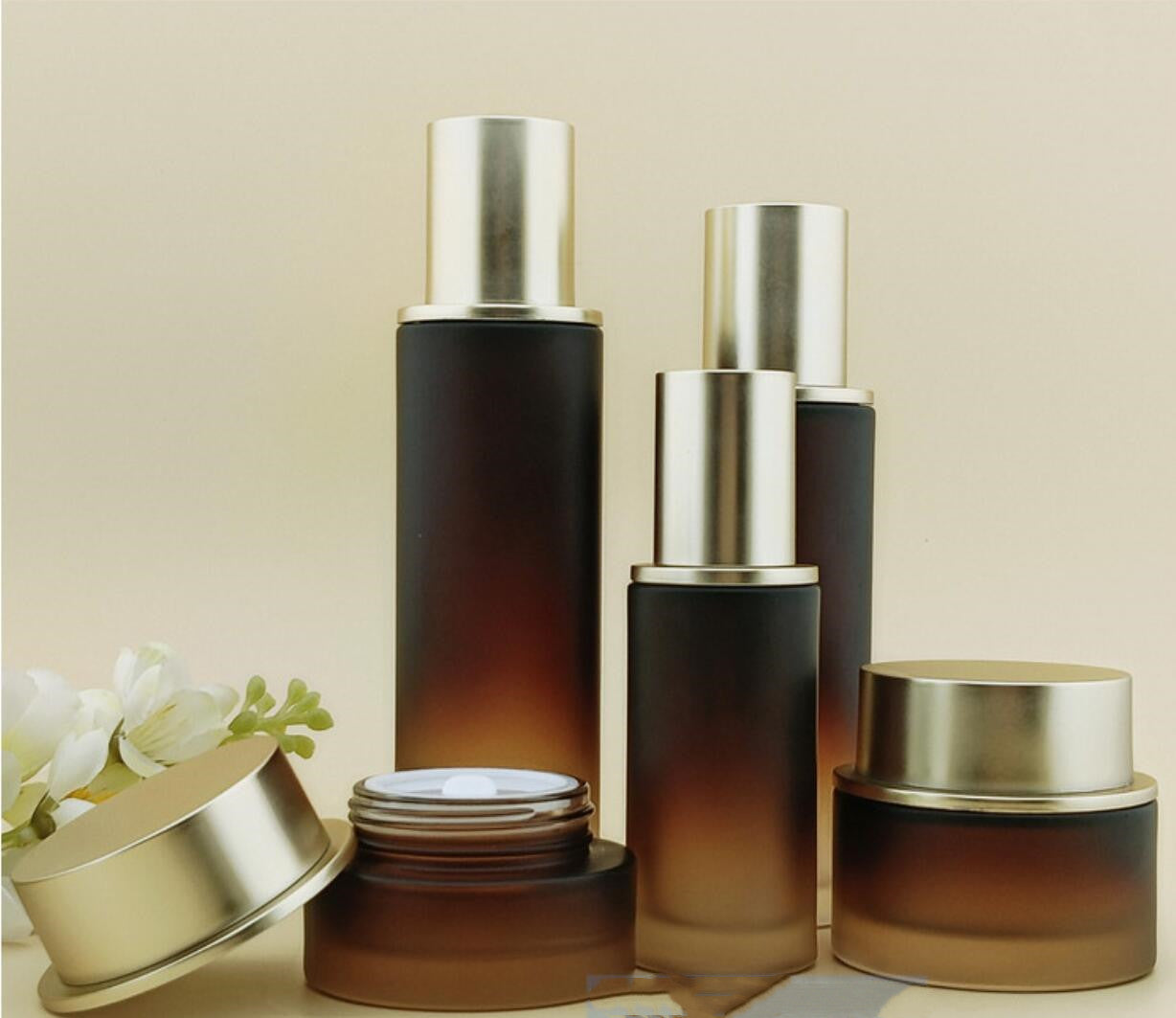 2024 new style high quality luxury cosmetic amber glass bottles cosmetic package wholesale