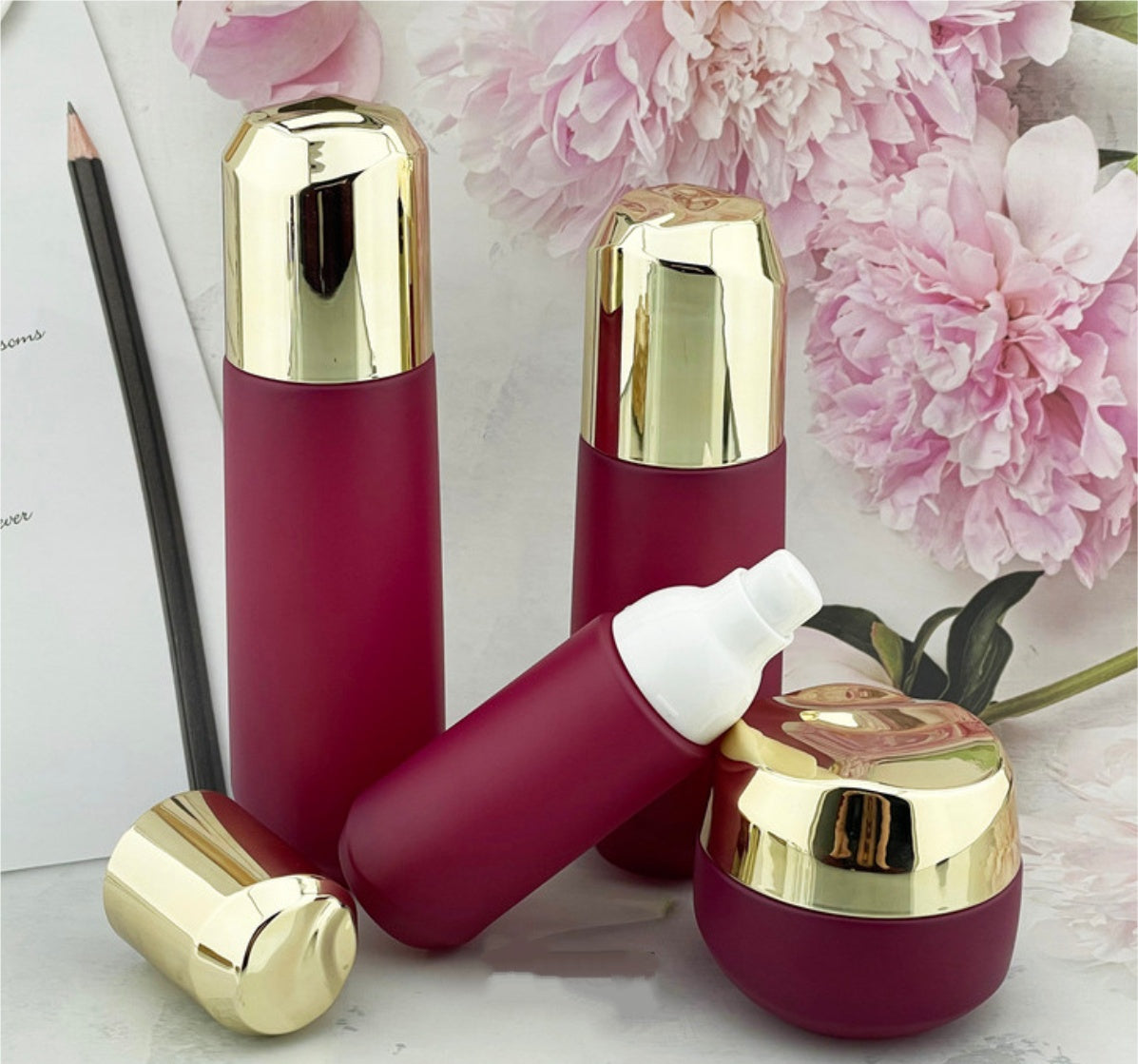 New style luxury rose red round glass lotion pump bottle cosmetic cream jar with screw lid wholesale&nbsp;