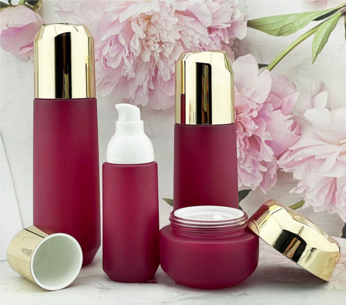 New style luxury rose red round glass lotion pump bottle cosmetic cream jar with screw lid wholesale&nbsp;