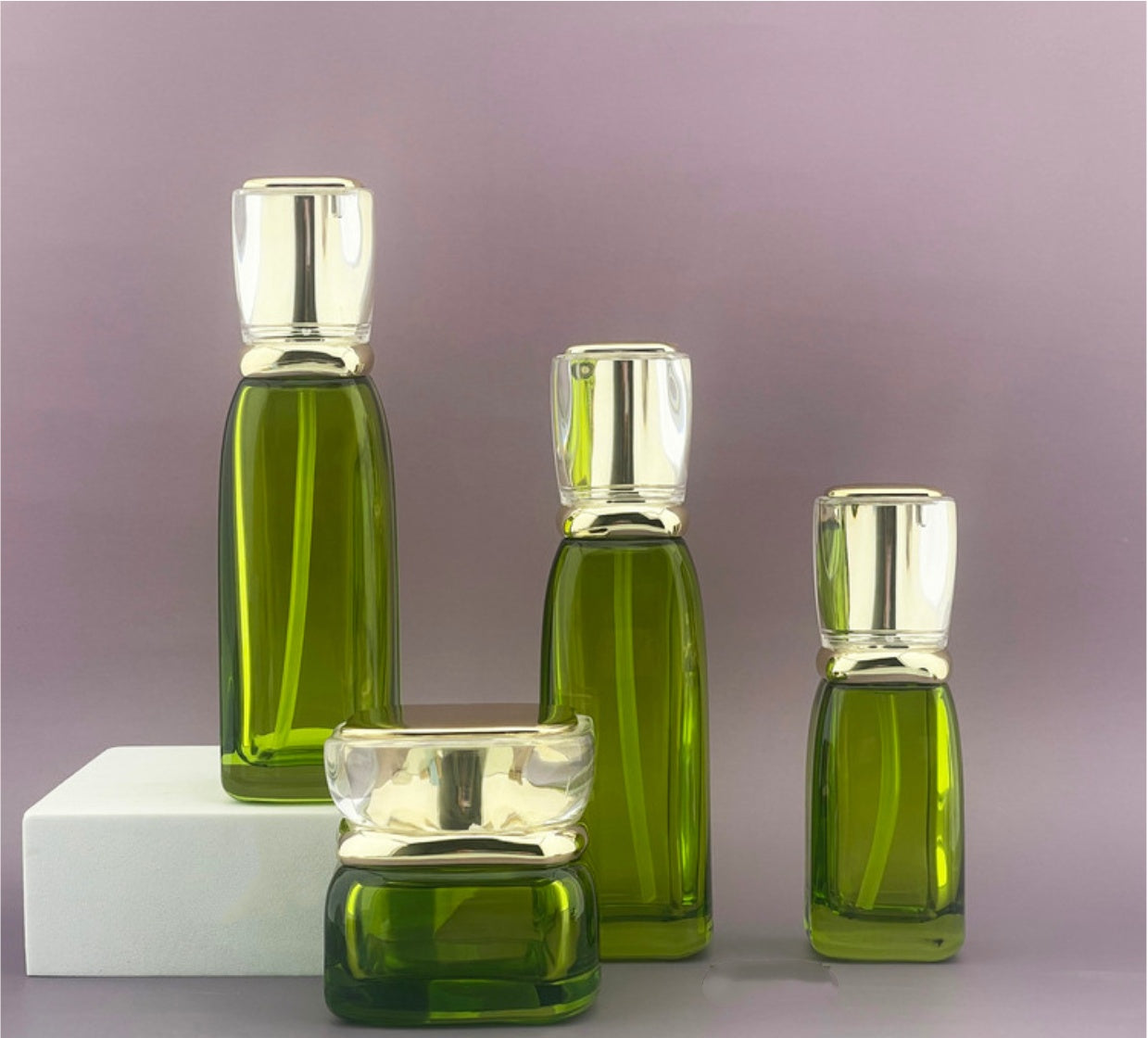 high quality luxury new style empty cosmetic green&nbsp; glass lotion bottles with press pump cosmetic bottles set skin care package&nbsp;