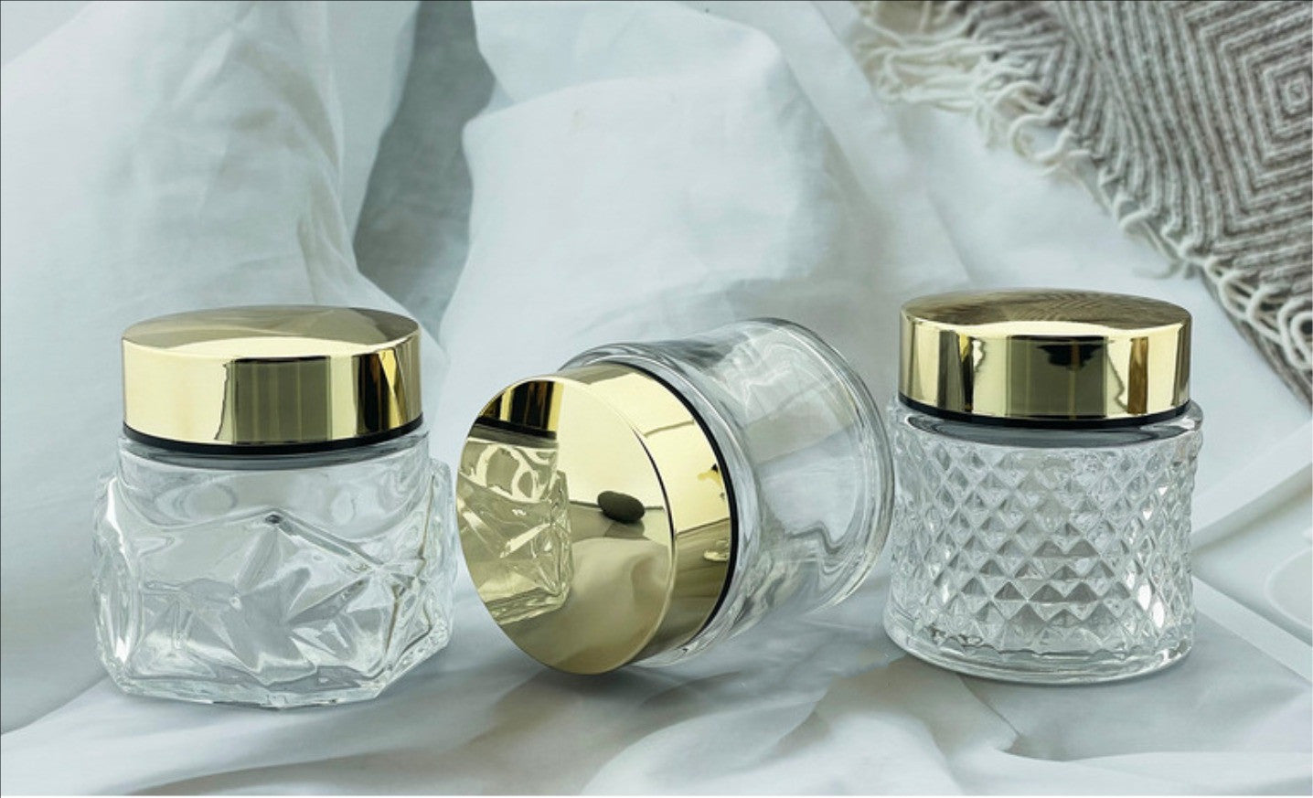 2025 new style fashion 100g empty clear cosmetic glass cream jar with gold lid wholesale