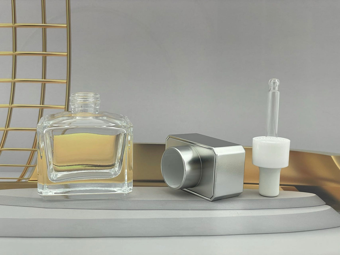 2025 new style  high end glass dropper bottle cosmetic essential oil package with lid