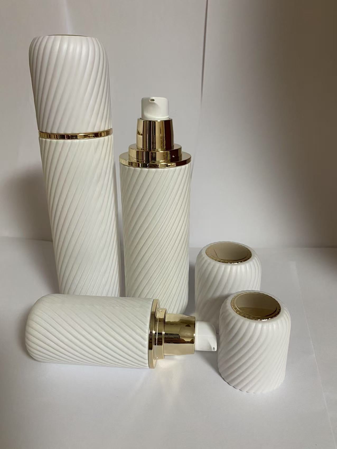 2025 new style high quality empty white printing cosmetic bottles glass package  40ml 100ml 120ml 30g 50g  wholesale
