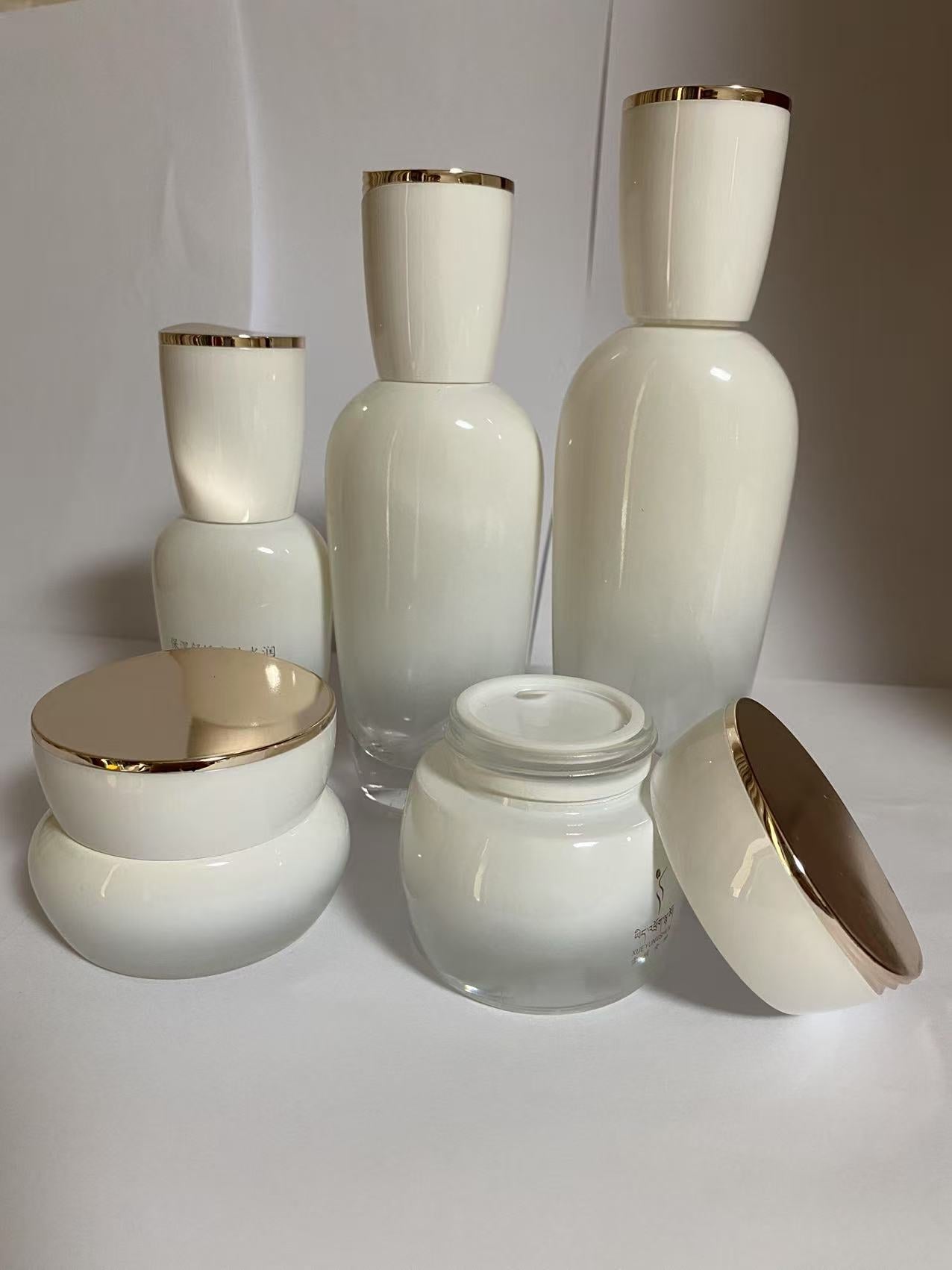 :2025 new style high end cosmetic glass bottles cosmetic cream jars skin care package wholesale