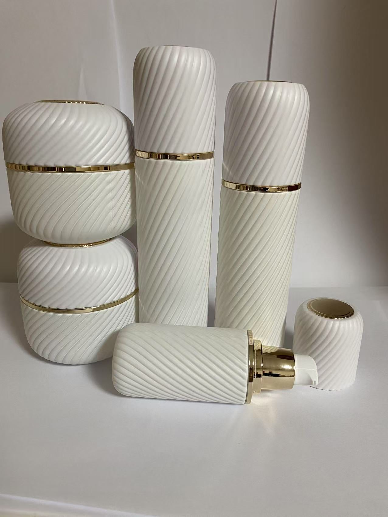 2025 new style high quality empty white printing cosmetic bottles glass package  40ml 100ml 120ml 30g 50g  wholesale
