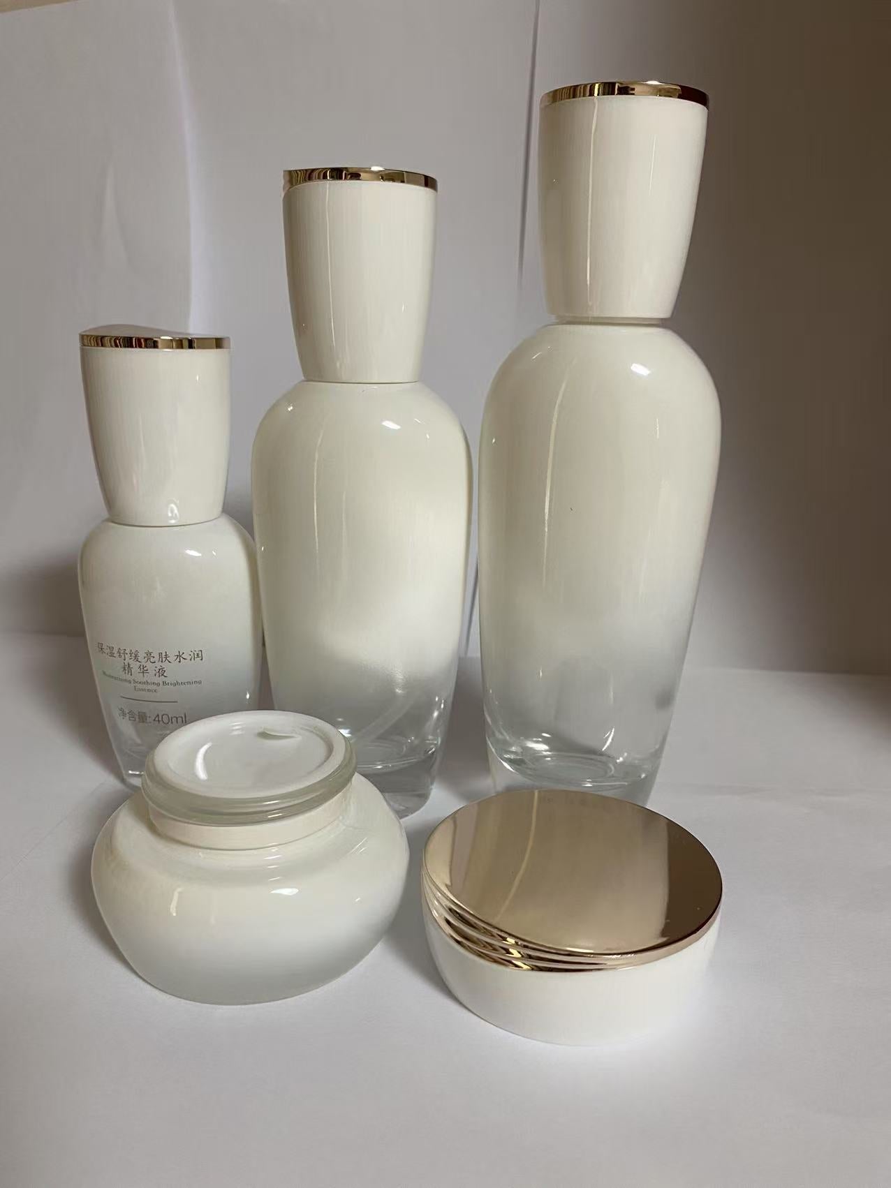 :2025 new style high end cosmetic glass bottles cosmetic cream jars skin care package wholesale