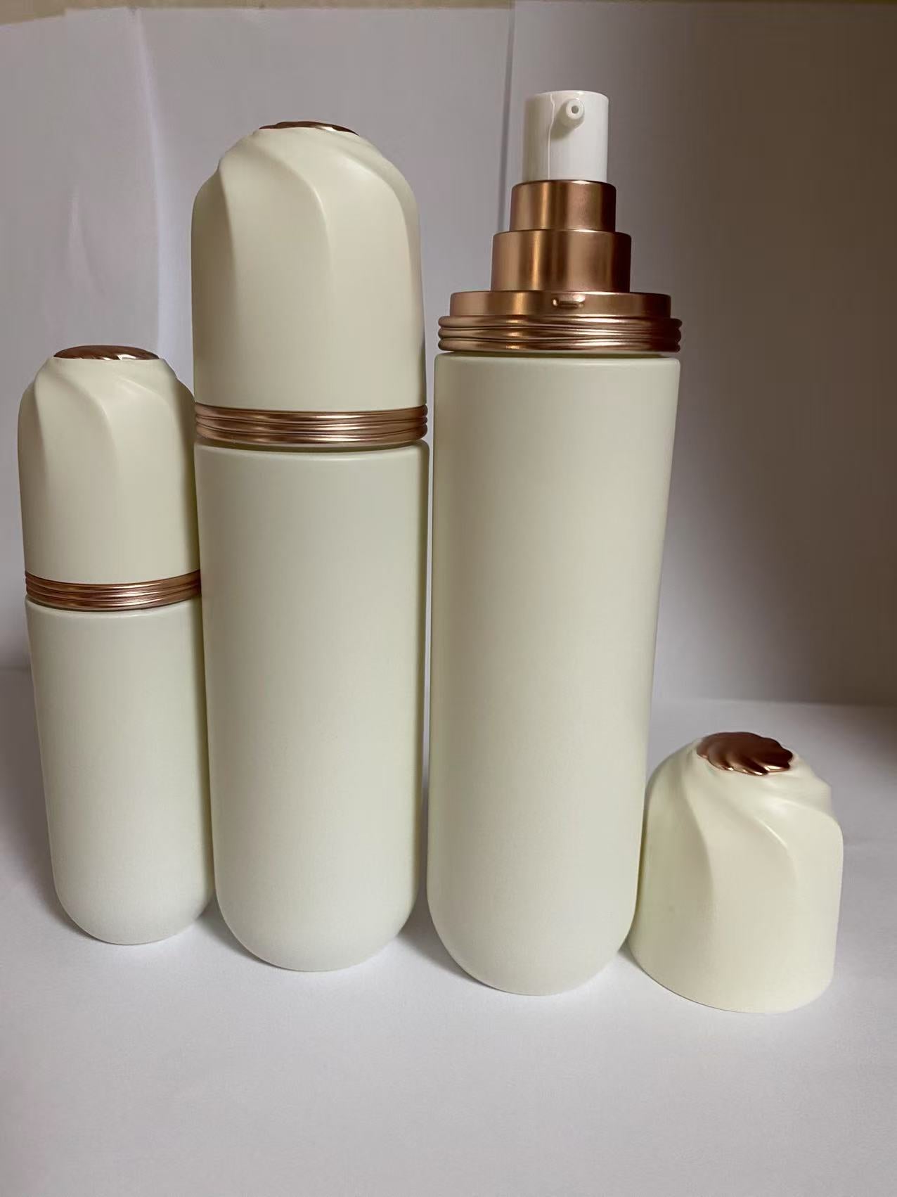 2025 new style white printing cosmetic glass bottle with lotion pump wholesale skin care pacakge