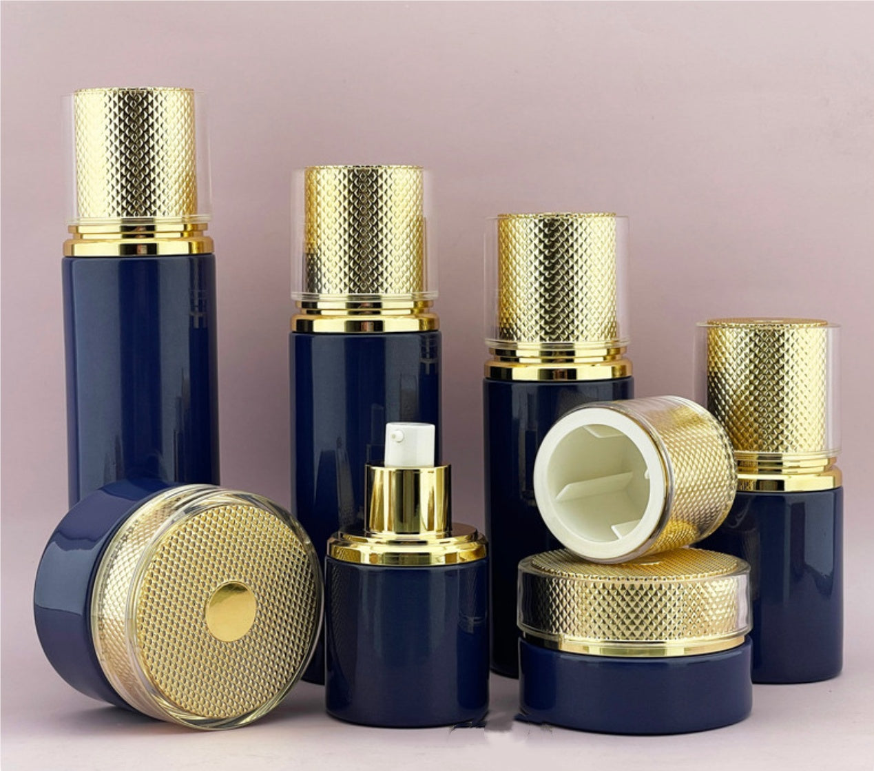 luxury new style empty round shape cosmetic glass lotion pump bottles with gold lid/pump wholesale&nbsp; 30g 50g 30ml 50ml 100ml 120ml 150ml&nbsp;
