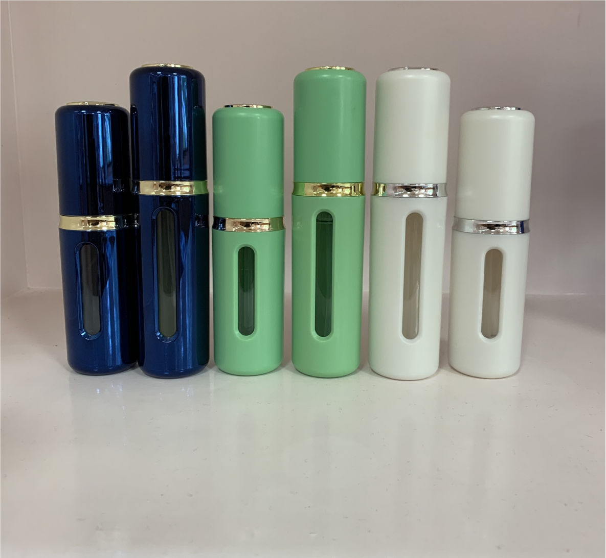 high quality empty luxury plastic acrylic serum bottles cosmetic package with lotions pump
