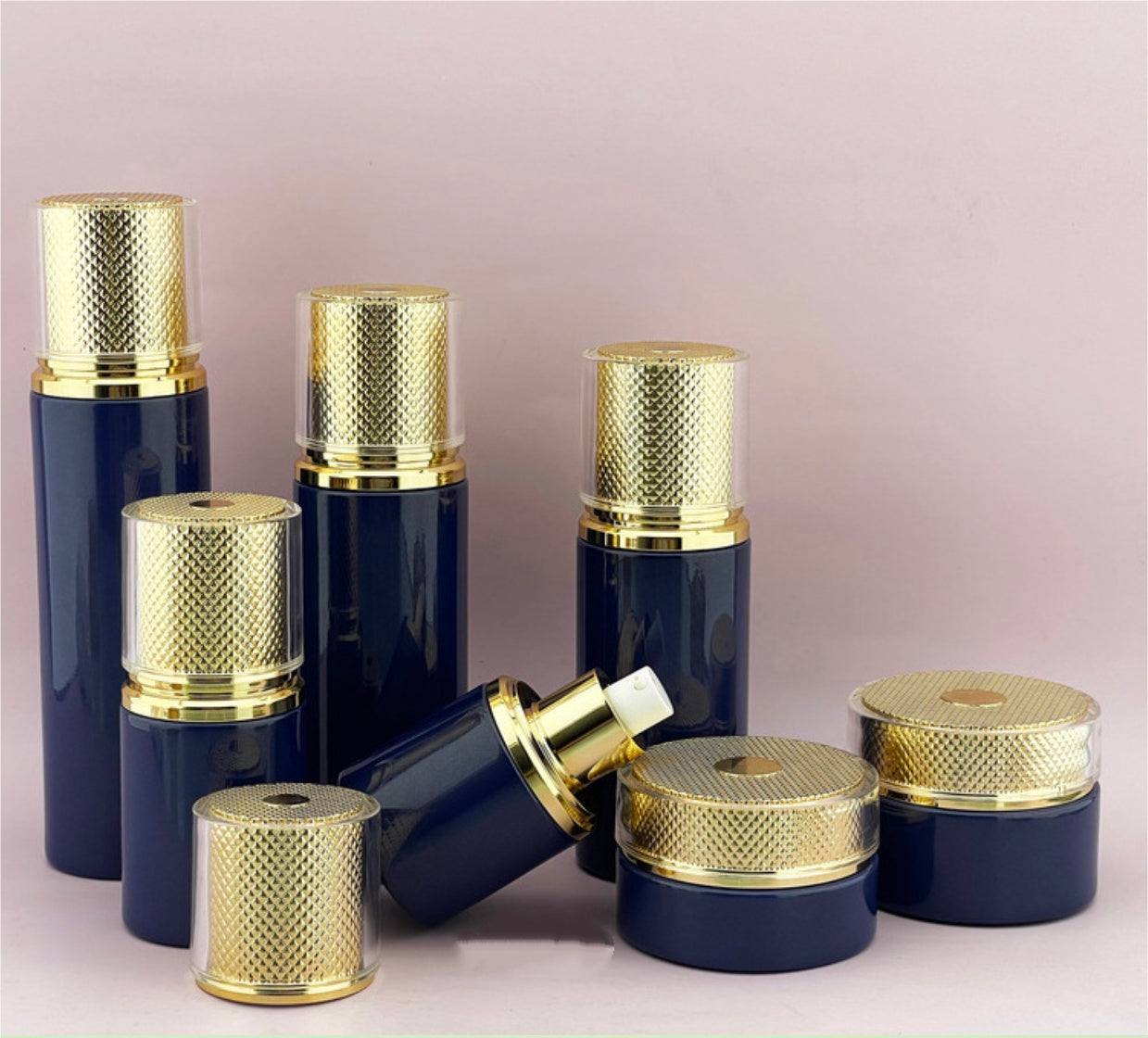 luxury new style empty round shape cosmetic glass lotion pump bottles with gold lid/pump wholesale&nbsp; 30g 50g 30ml 50ml 100ml 120ml 150ml&nbsp;