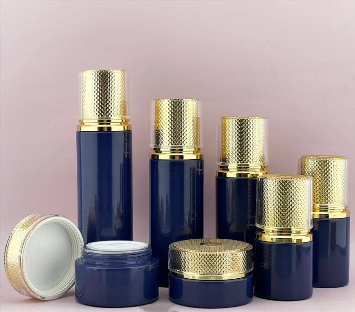 luxury new style empty round shape cosmetic glass lotion pump bottles with gold lid/pump wholesale&nbsp; 30g 50g 30ml 50ml 100ml 120ml 150ml&nbsp;